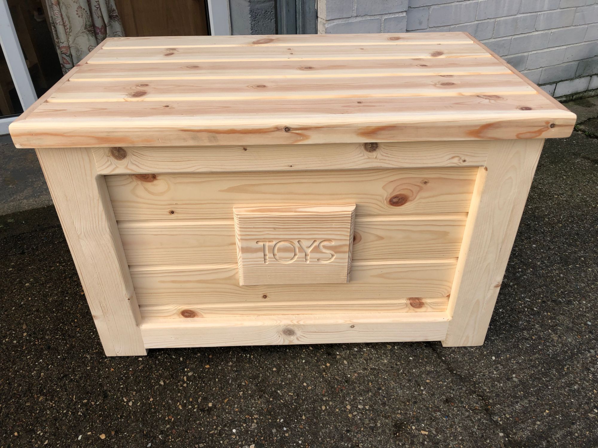 We make the toy boxes to any size